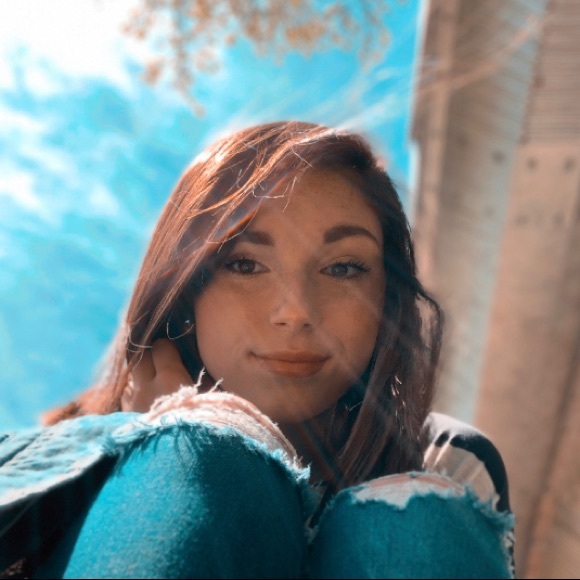 Meet your Posher, Lilly - Picture 2 of 4